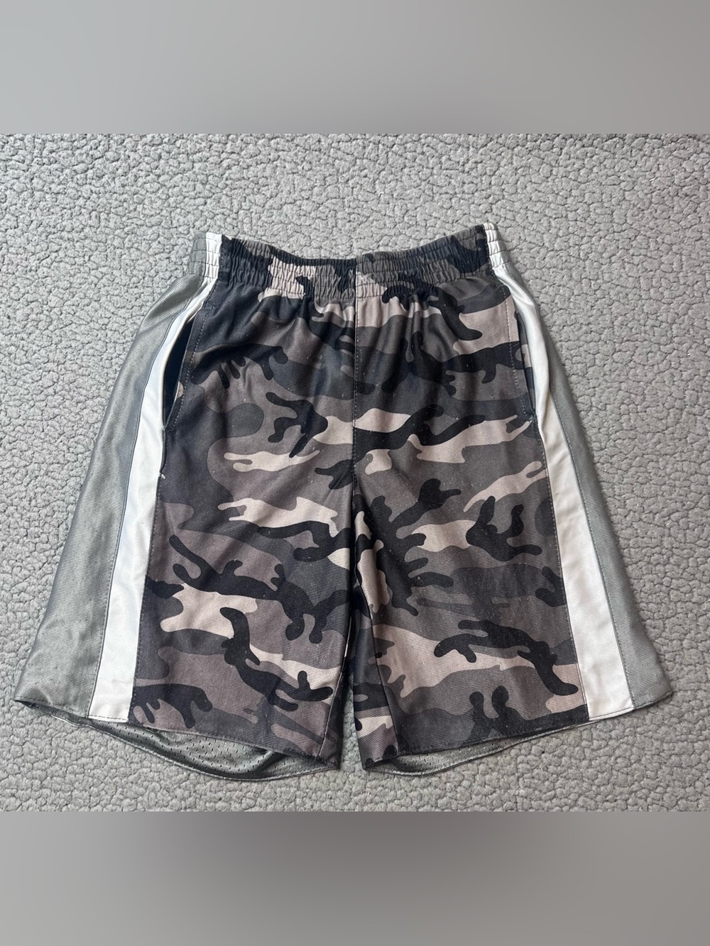 Starter Boys L Reversible Gray Camo Mesh Polyester Shorts Elastic Waist 7"